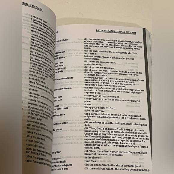 COLLINS LATIN CONCISE DICTIONARY. - Picture 7 of 9